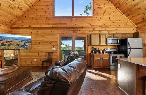 Sevierville Cabin | Rustic 3br Cabin Near Lake w/Hot Tub!
