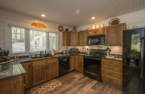 Hendersonville House | Rustic 3BR w/Private Pond + Firepit~Free Tix