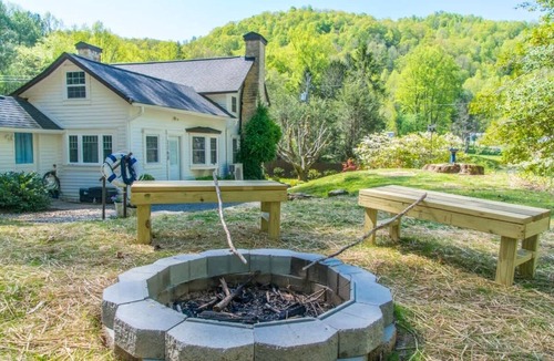 Hendersonville House | Rustic 3BR w/Private Pond + Firepit~Free Tix
