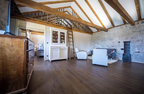 Mlini Villa | Rustic 4 bedroom villa with all the modern amenities in quiet surrounding
