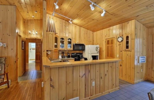 Diamond Point House | Rustic 48-Acre Woodland Haven for Peaceful Stays