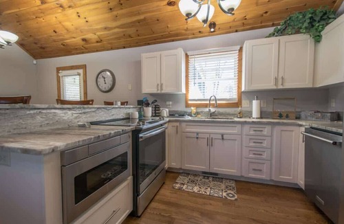 Horse Shoe House | Rustic 4BR w/Deck, Firepit + Free Tix | Near Golf