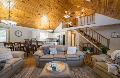 Horse Shoe House | Rustic 4BR w/Deck, Firepit + Free Tix | Near Golf