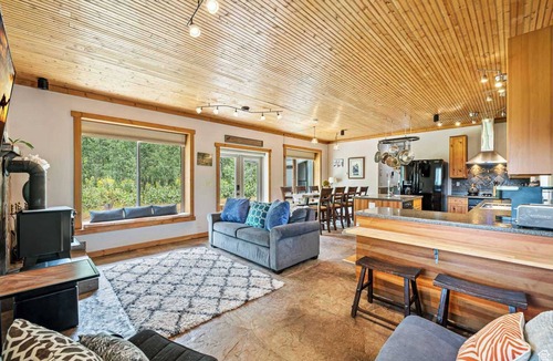 Silver Summit House | Rustic 5BR Retreat | Hot Tub, Near Park City