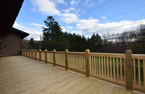 Seven Springs Ski Chalet | Rustic 6BR Chalet | Near Ski Lifts + Private Decks