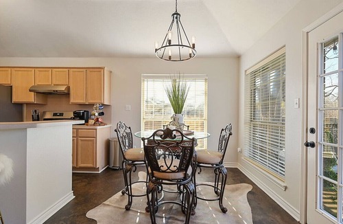 Shirewood House | Rustic Aggie: 9 Min to Kyle Field + Pet-Friendly