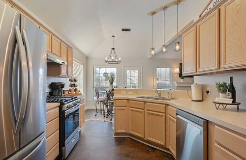 Shirewood House | Rustic Aggie: 9 Min to Kyle Field + Pet-Friendly