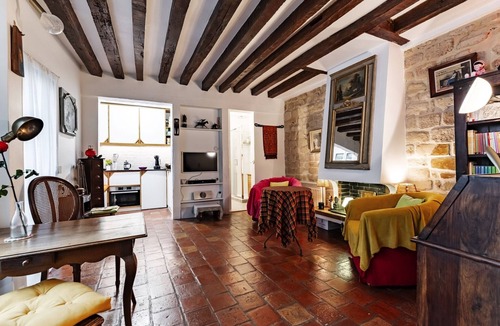 Arts-et-Metiers Apartment | Rustic Allure, by Veeve