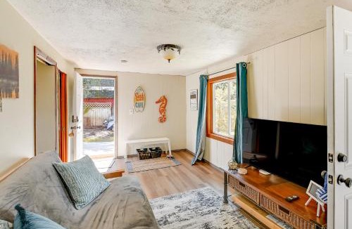 Allyn-Grapeview House | Rustic Allyn Cabin Private Isl Community with Kayak