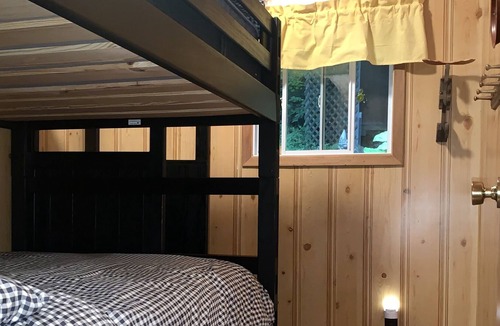 Algonquin Highlands Cottage | Rustic and Spacious Lakefront Oasis. Sleeps 10, Endless fun!