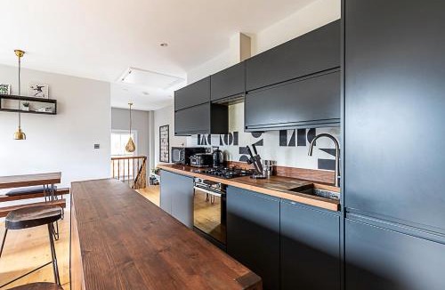 Brixton Hill Apartment | Rustic and Contemporary Haven in Brixton
