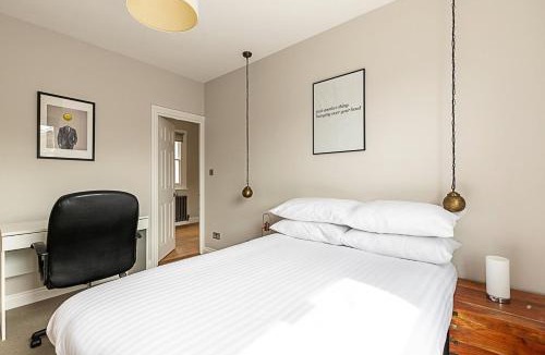 Brixton Hill Apartment | Rustic and Contemporary Haven in Brixton