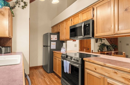Branson West Cabin | Rustic and Quaint, Pet Friendly Cabin. Tucked Away In Gorgeous Stonebridge!