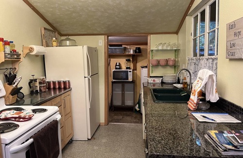 Sandy Cabin | Rustic and Relaxing.