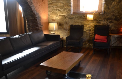 Vilamaniscle House | Rustic and slow stone house with Wifi and Garden.