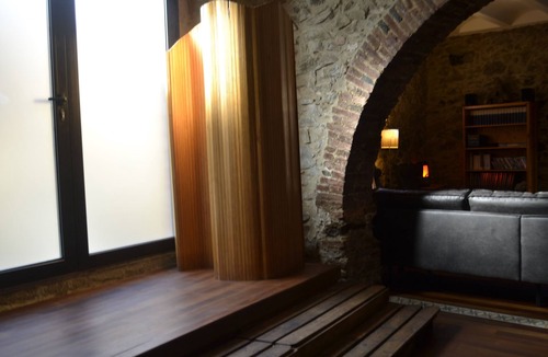 Vilamaniscle House | Rustic and slow stone house with Wifi and Garden.