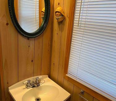 Algonquin Highlands House | Rustic and Spacious Lakefront Oasis in Nature