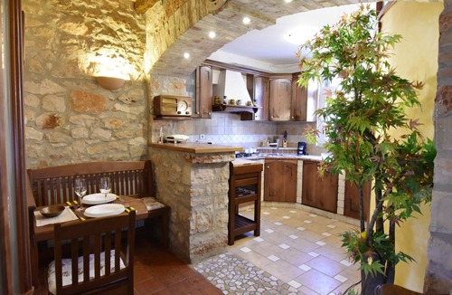 Umag Apartment | Rustic apartment in Umag, WiFi, air-conditioned, garden, parking, barbecue
