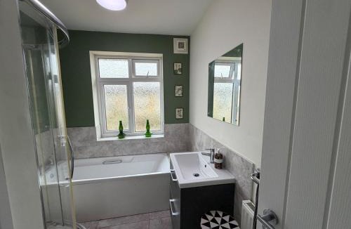 Netley Apartment | Rustic apartment on quiet street, free parking!