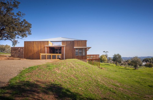 Angaston Cottage | Rustic Auction Shed