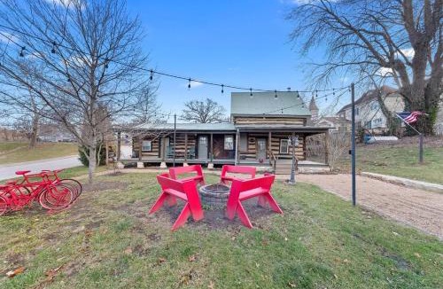 Augusta House | Rustic Augusta Cabin