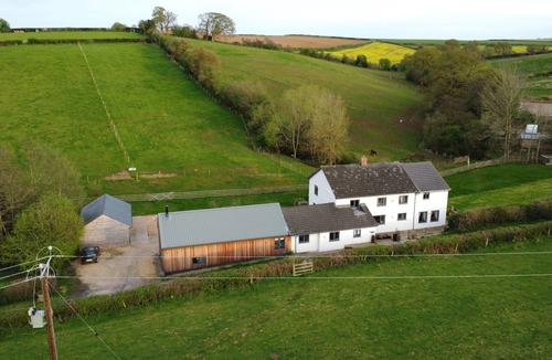Hereford House | Rustic Barn Retreat Hereford - Pet friendly