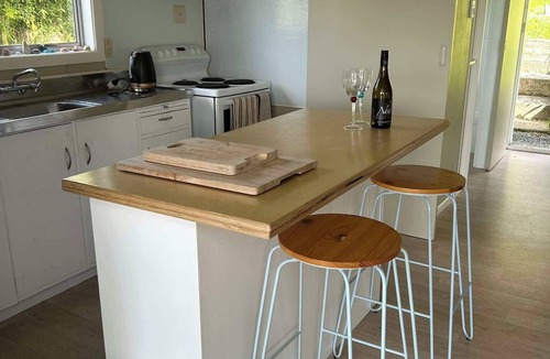 Whangarei Heads House | Rustic Beach House Getaway