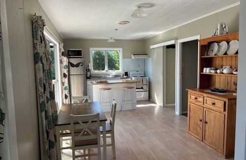 Whangarei Heads House | Rustic Beach House Getaway