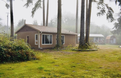 Sekiu Cottage | Rustic Beach House w/Views & Private Beach