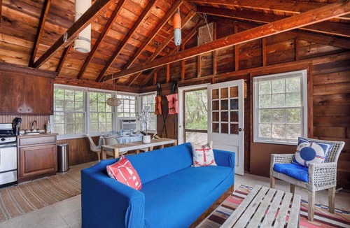 Wading River House | Rustic Beachfront Cottage with Private Beach