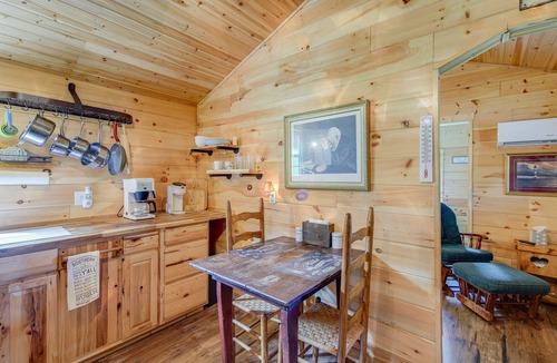 Bean Station Apartment | Rustic Bean Station Studio w/Deck & Water Views!