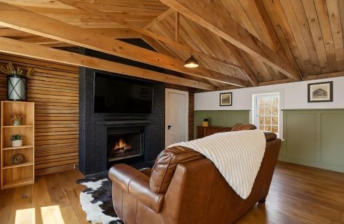 Gilmanton Apartment | Rustic Beauty, Fireplace, Cows & Mountain Views