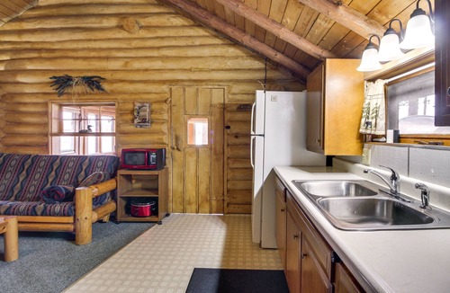 Puposky Apartment | Rustic Bemidji Cabin w/Boat & Lake Access!