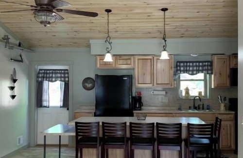 Cammal House | Rustic Bliss, New handicap accessible cabinnn