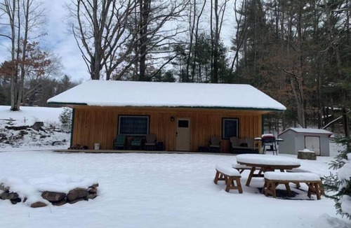Cammal House | Rustic Bliss, New handicap accessible cabinnn