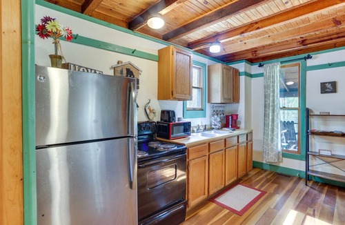 Taswell Cabin | Rustic Brina Breeze Cabin!