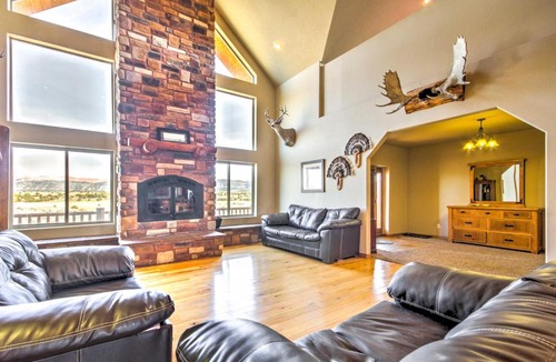 Hatch House | Rustic Bryce Canyon Home w/Deck on Sevier River!