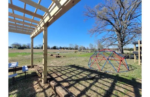 Winnsboro RV Rental | Rustic Bunk House!