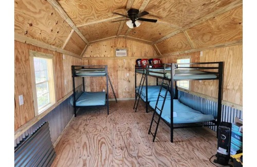 Winnsboro RV Rental | Rustic Bunk House!