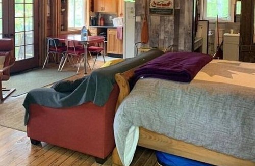 Purdy Cabin | Rustic Bunky on Picturesque Lake