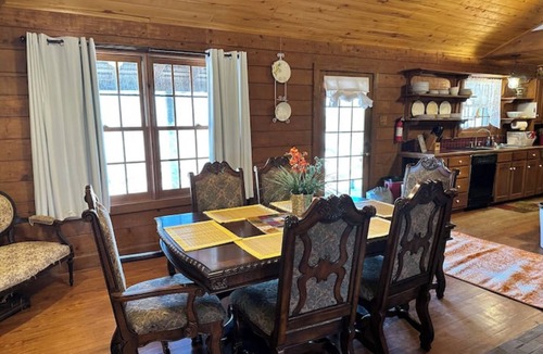 Canton Other | Rustic but elegant 4-bedroom farmhouse in Canton with WiFi and AC