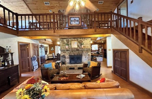 Canton Other | Rustic but elegant 4-bedroom farmhouse in Canton with WiFi and AC
