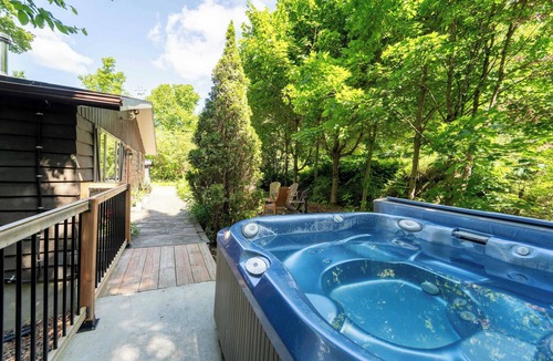 St-Adolphe-d'Howard House | Rustic Chic Chalet Spa, Firepit, Near Lake Access