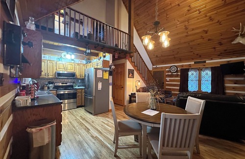 Owensville Cabin | Rustic Cabin/4-bed/Fireplace/Hot Tub/Bar Area