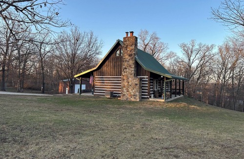 Owensville Cabin | Rustic Cabin/4-bed/Fireplace/Hot Tub/Bar Area