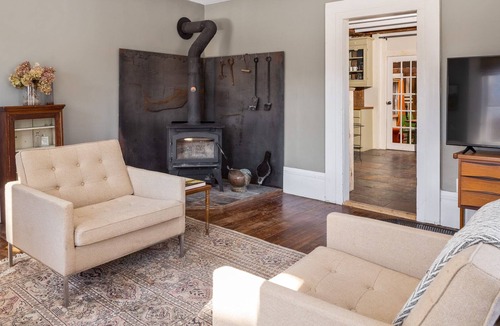 East Durham House | Rustic Cabin 5 Bedroom with Indoor Fireplace