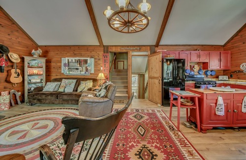 Lake Harmony Cabin | Rustic cabin at the rock.