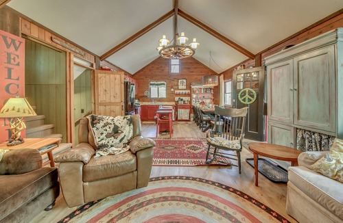 Lake Harmony Cabin | Rustic cabin at the rock.