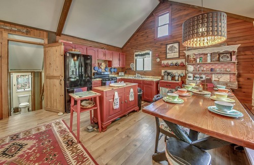 Lake Harmony Cabin | Rustic cabin at the rock.