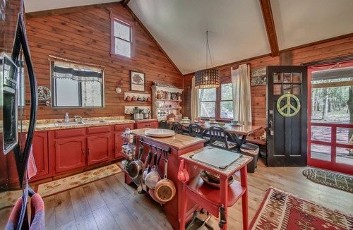 Lake Harmony Cabin | Rustic cabin at the rock.